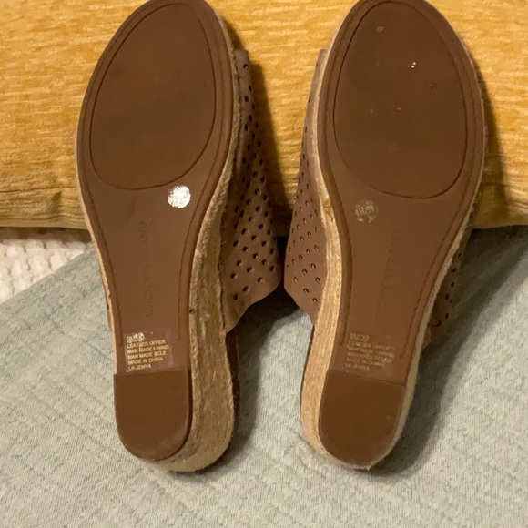 Lucky Brand slides - Picture 3 of 7